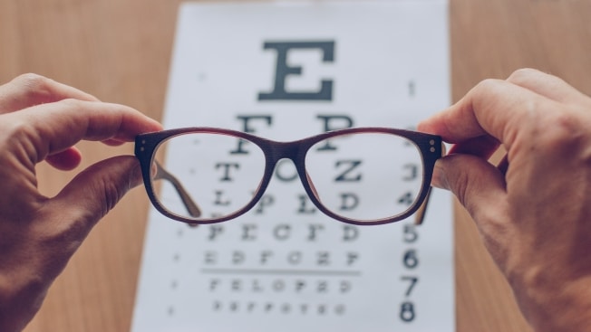 Eine Brille ist steuerlich absetzbar – oft sogar ohne neues Rezept, wenn sich lediglich Ihre Stärke geändert hat.