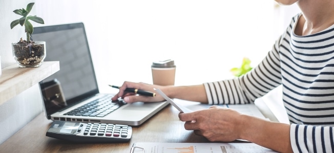 Arbeitnehmer können Ihren Laptop als Werbungskosten absetzen, wenn sie ihn beruflich nutzen.