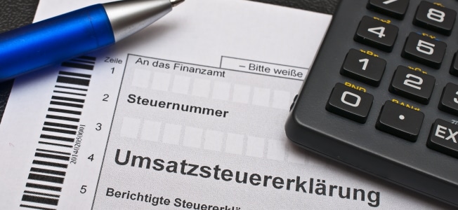 Steuererklärung für nebenberuflich tätige Freiberufler: Auch die Umsatzsteuer muss oft bedacht werden.